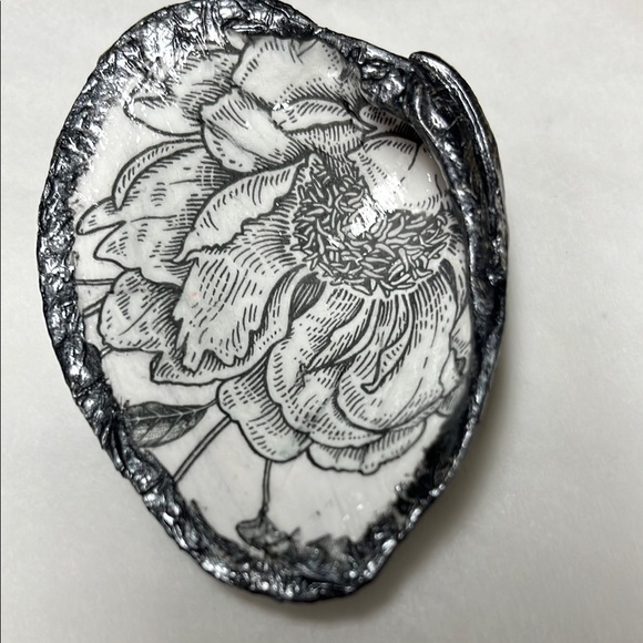 Hand Crafted Black & White Floral Trinket Dish - Picture 5 of 9